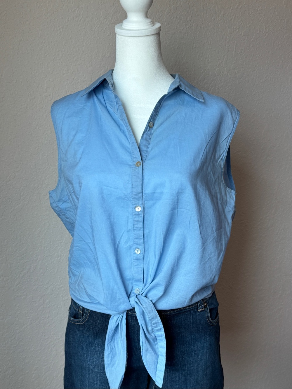 Forever 21 100% Cotton Blue Tie Front Sleeveless Button Up Top Large